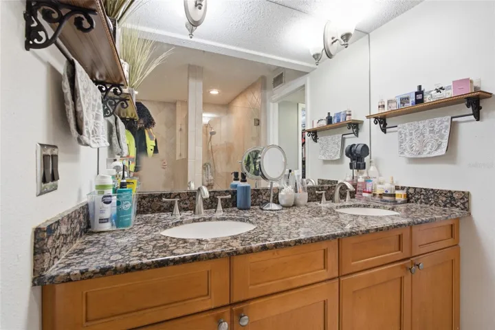 Primary ensuite - 2nd floor
