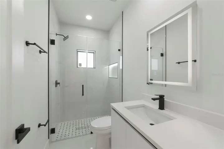 IN-Law Bath / Ensuite