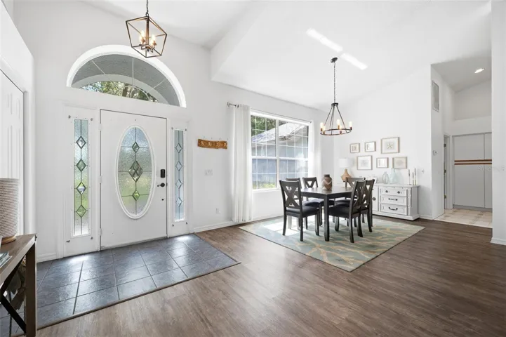Foyer/Dining
