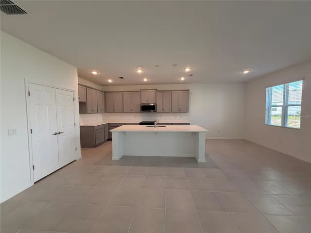 Kitchen / Dining