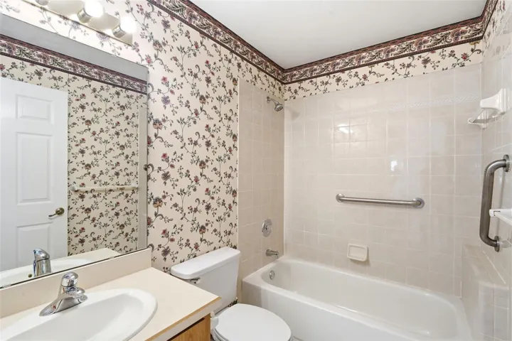 BATHROOM 2
