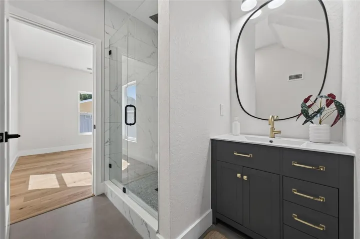 Bed 4 Ensuite Bathroom