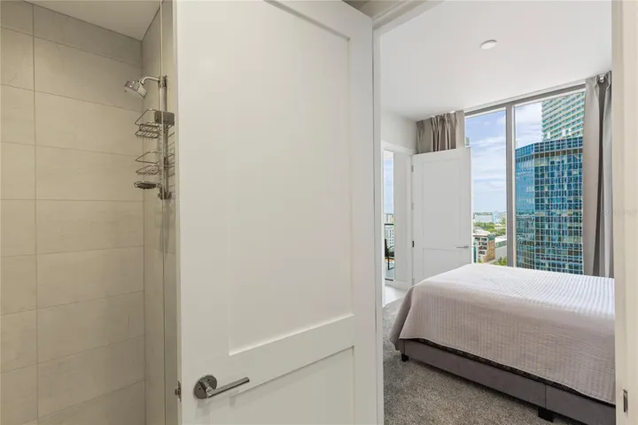 Guest Bath/Suite
