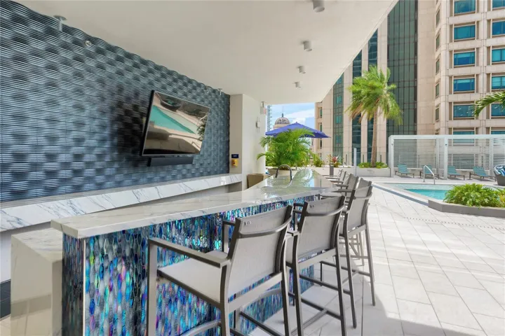 Pool/Bar Area 9th Floor