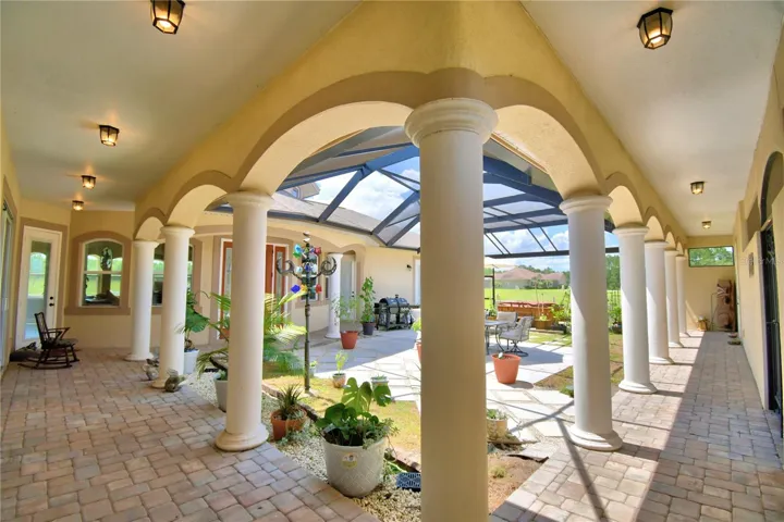 Screened Courtyard to Primary Living