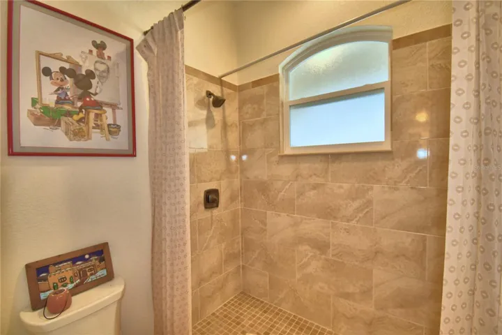 Shower/Tub in Jack N Jill Bathroom