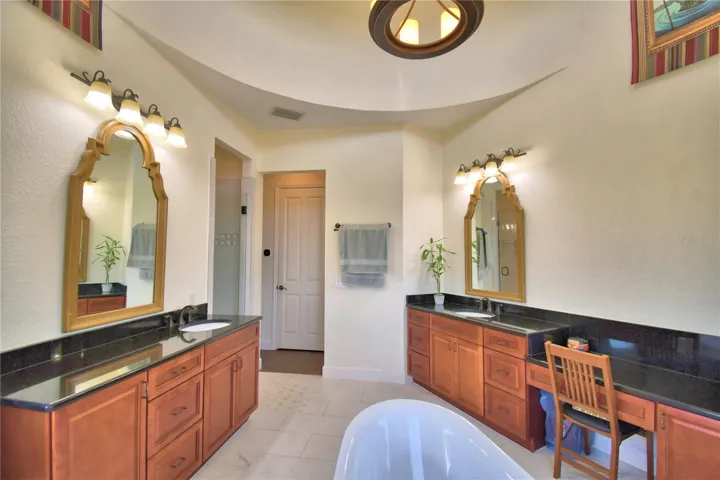 Dual Vanities in En-Suite