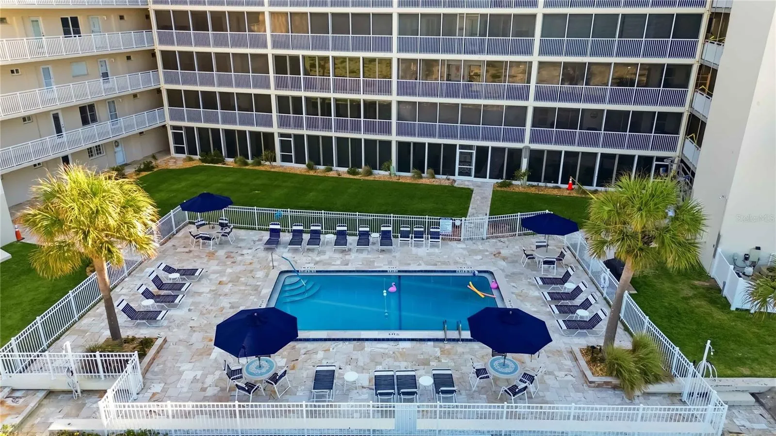 Condoo Heated Pool fully renovated