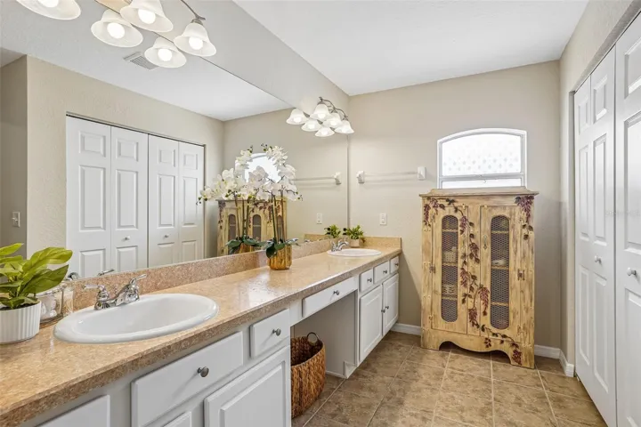 Primary En-Suite Bathroom with Dual Sinks & Vanity Space