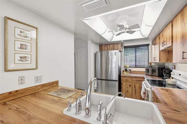 Meticulously maintained kitchen