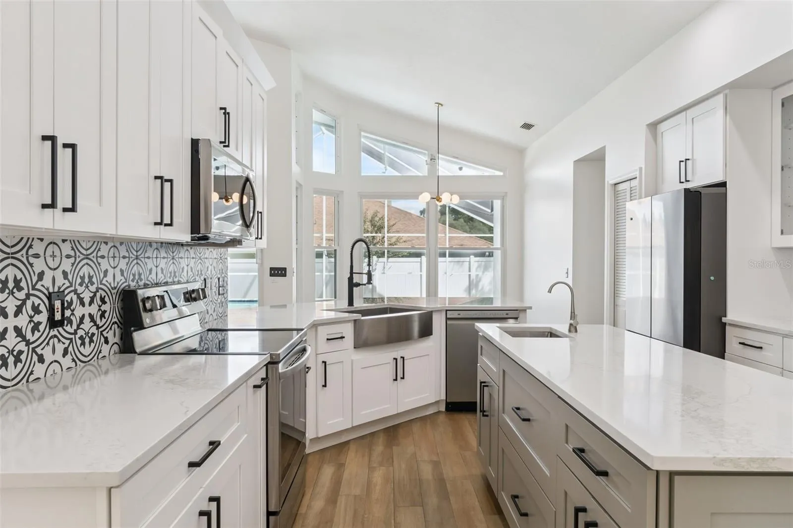 Island w/Vegetable Sink, Stainless Steel appliances, Farmhouse Sink