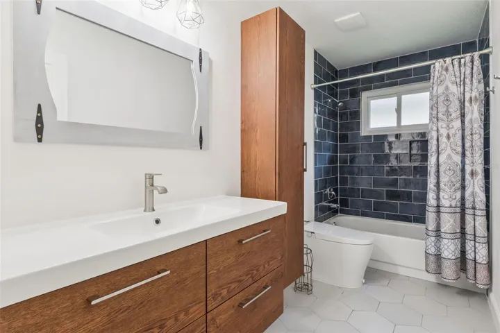 Bathroom 3- Smart Toilet
