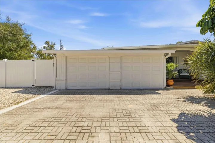 Garage and room for boat/rv parking