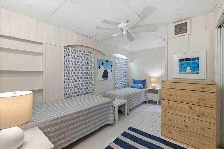 Guest bedroom w/ensuite