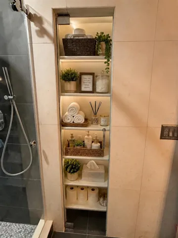 Mtr bath Linnen closet