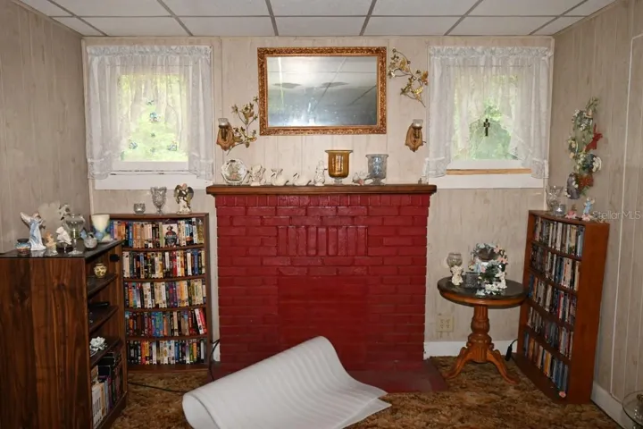 CLOSED FIREPLACE