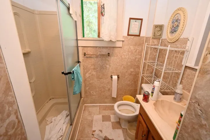 1 BATHROOM