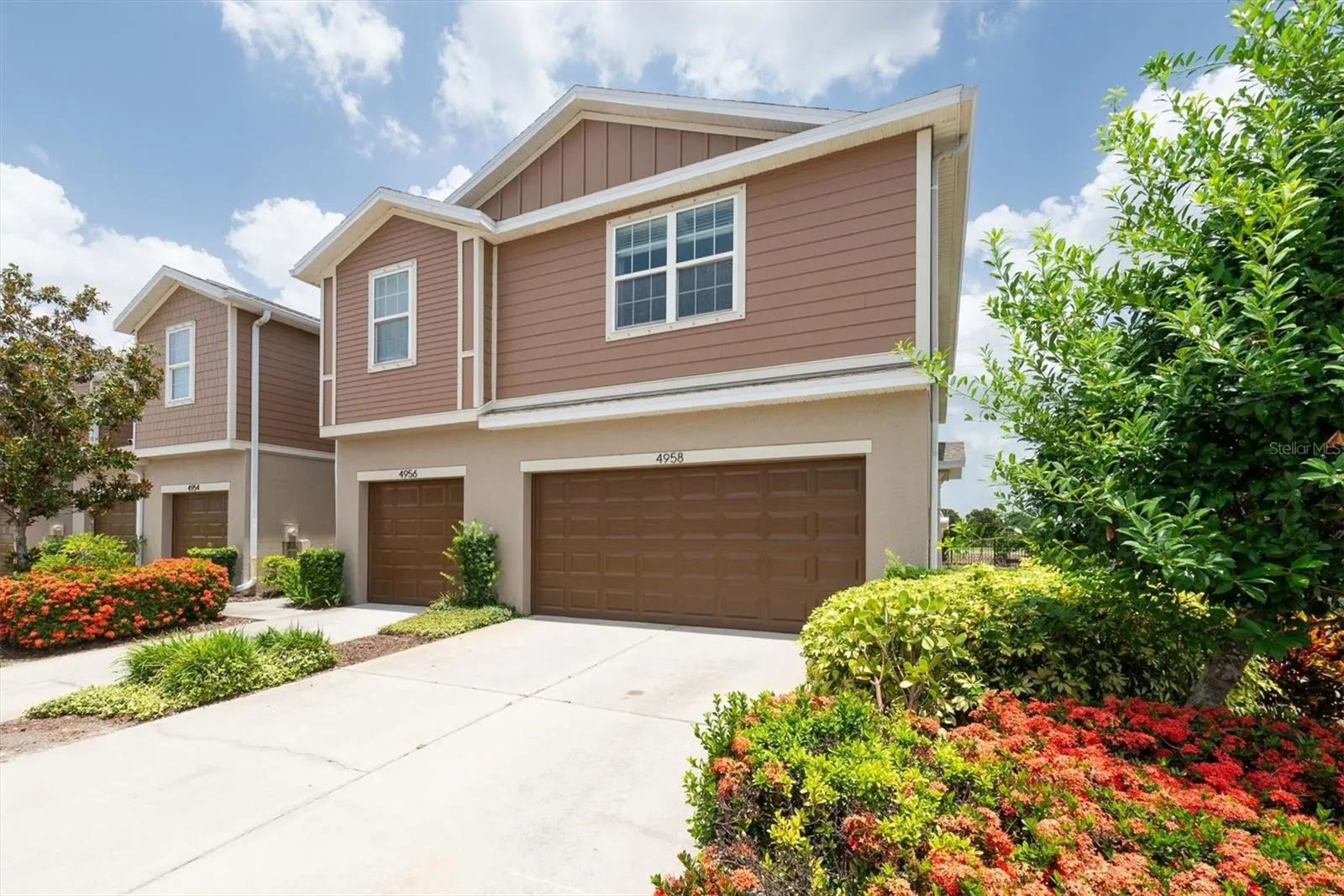 GORGEOUS TOWNHOME IN A PERFECT LOCATION!