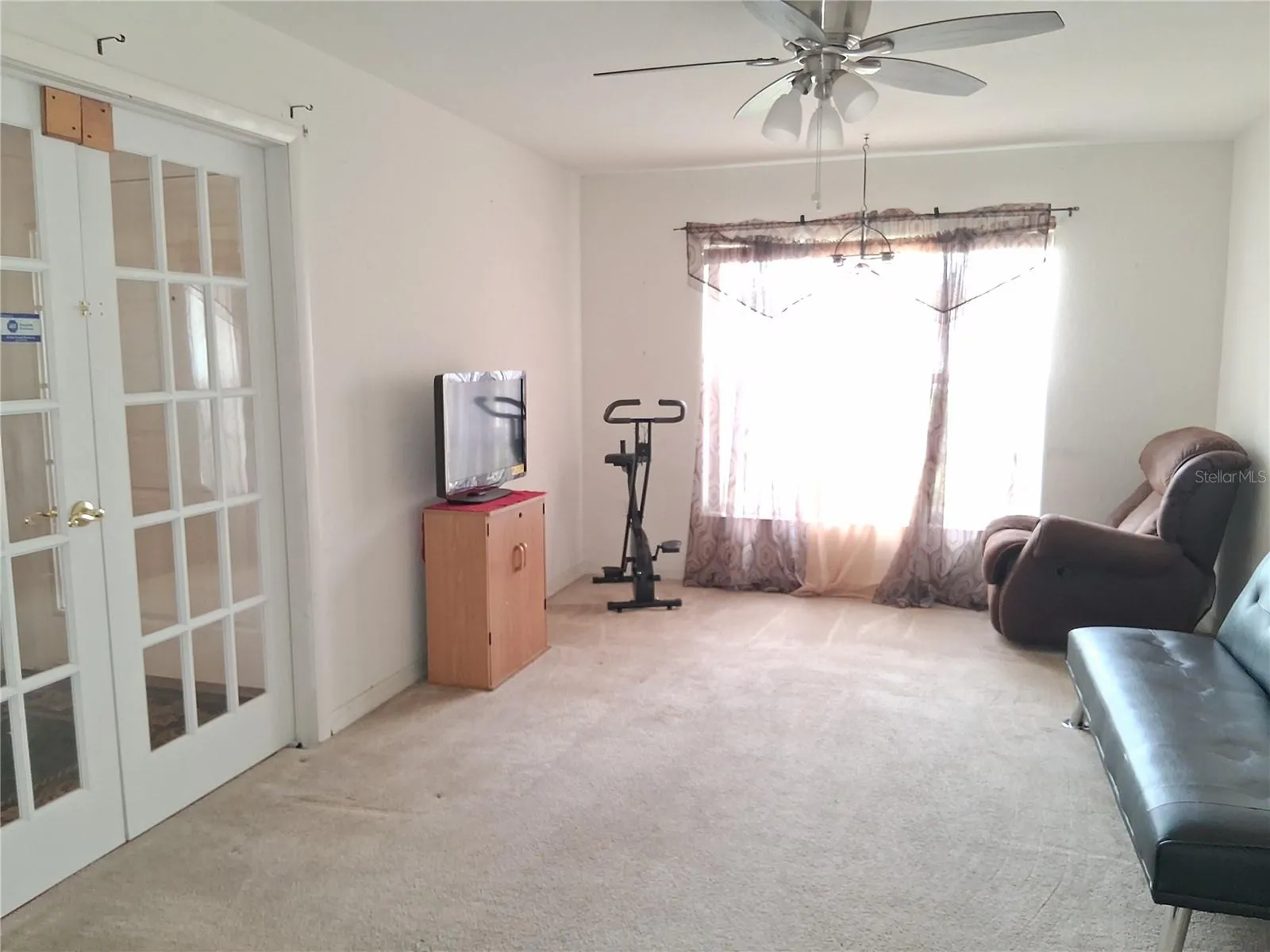Bonus Room / Office / Formal Living Room
