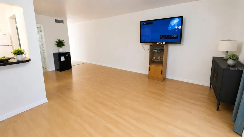 virtually stage