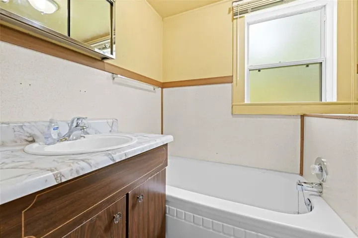 En suite bath