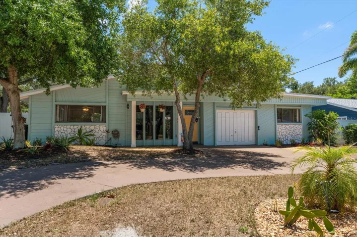 Spectacular home (newer roof, ext painted 2021)