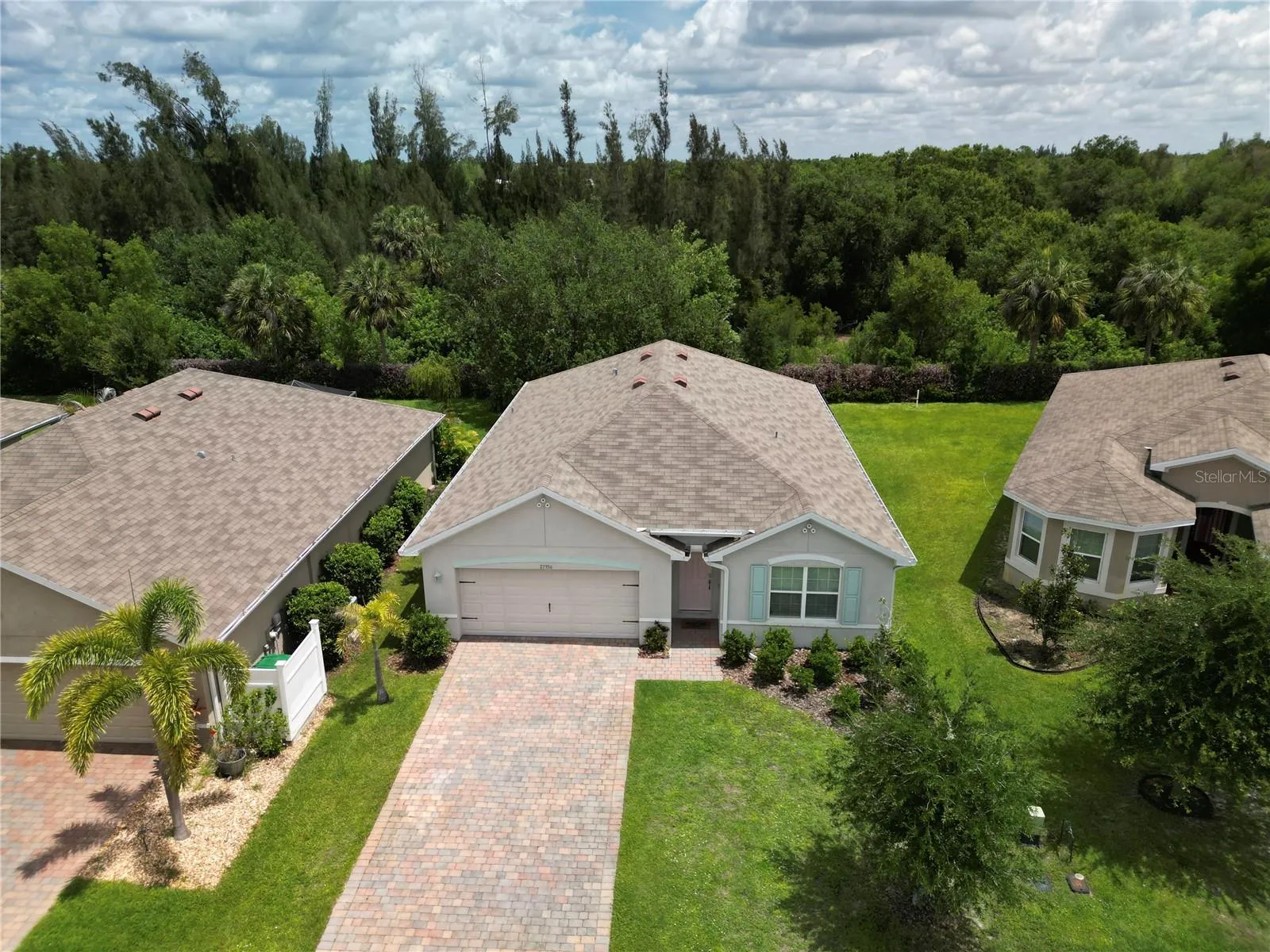 Exterior-shows extra long driveway