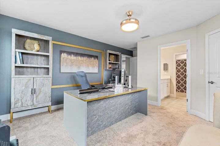 Bedroom 5 /Office