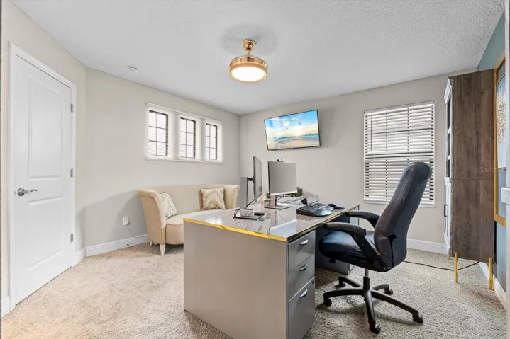 Bedroom 5 /Office