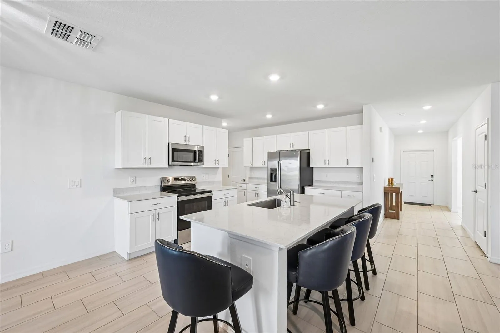 Large Kitchen- Luxurious White Quartz Countertops