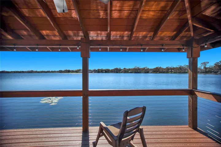 Tranquil Lakeside views f