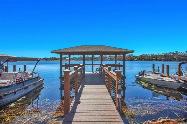 Tranquil Lakeside views f