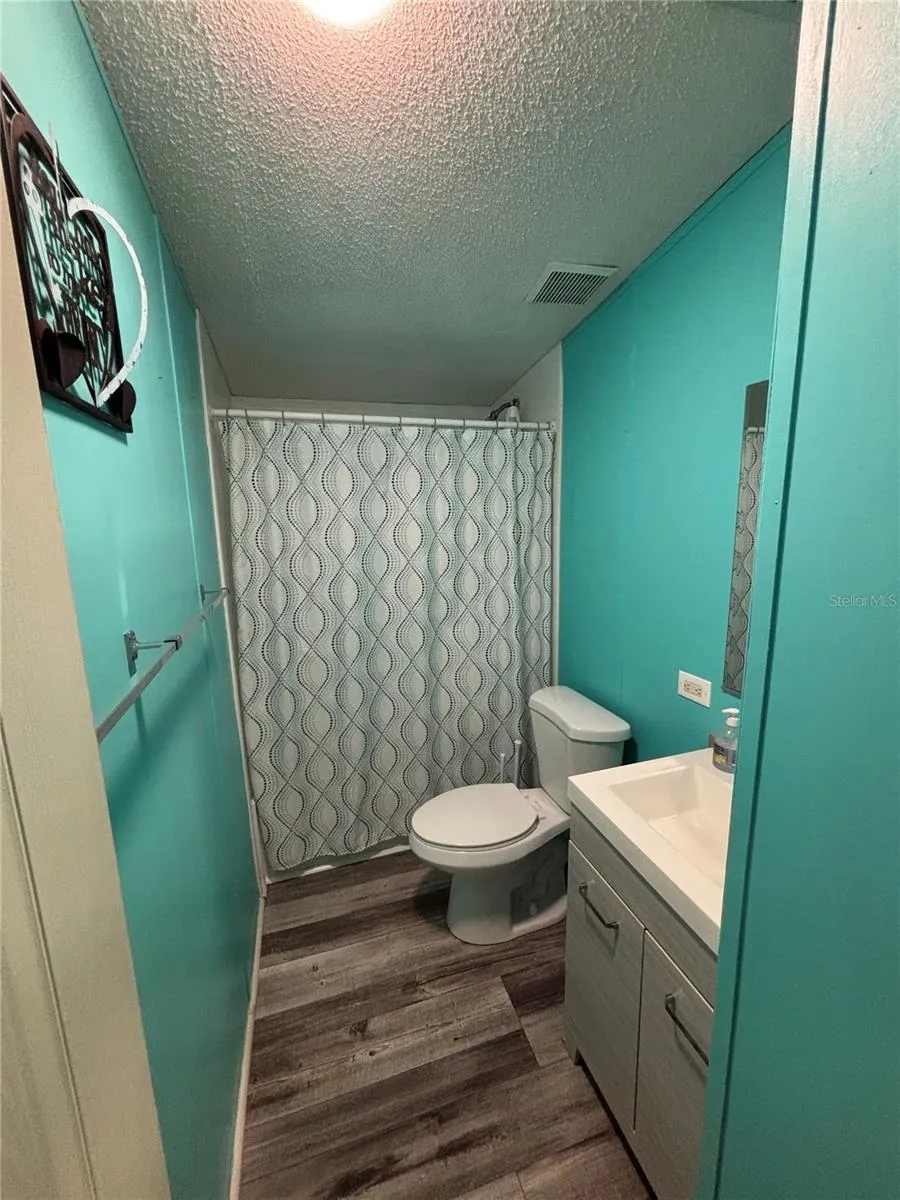Shared bathroom with 2nd and 3rd bedroom