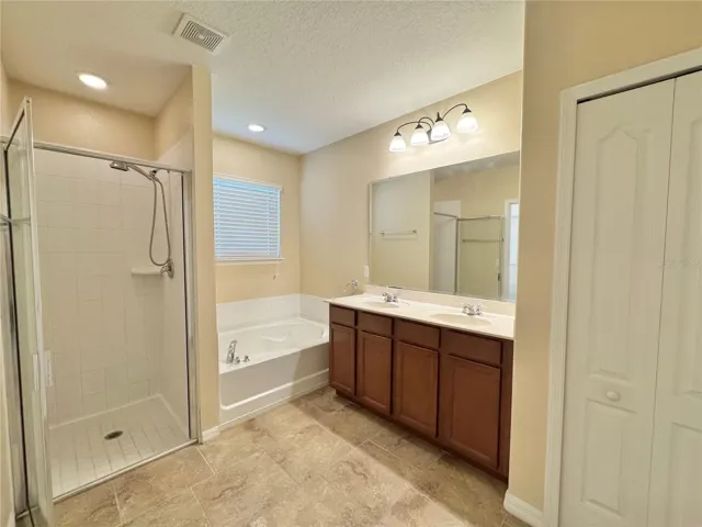 Primary en-suite