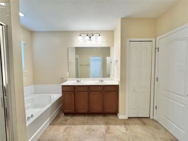 Primary en-suite