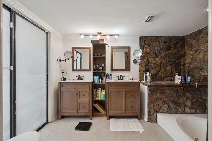 Primary Bathroom (2)