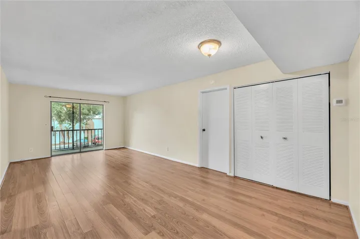 Living room Balcony end