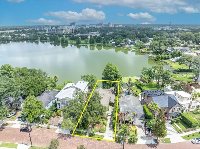 Beautiful setting and quiet, peaceful neighborhood directly on Lake Highland