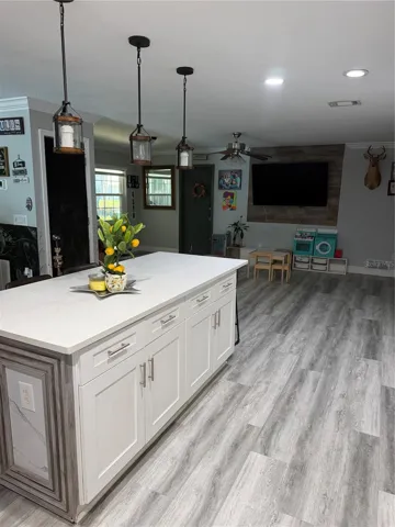 KITCHEN ISLAND