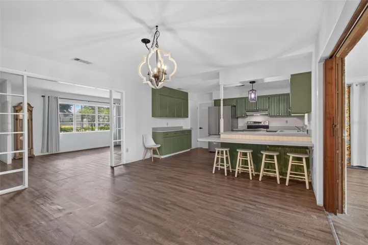 Breakfast bar in Kitchen