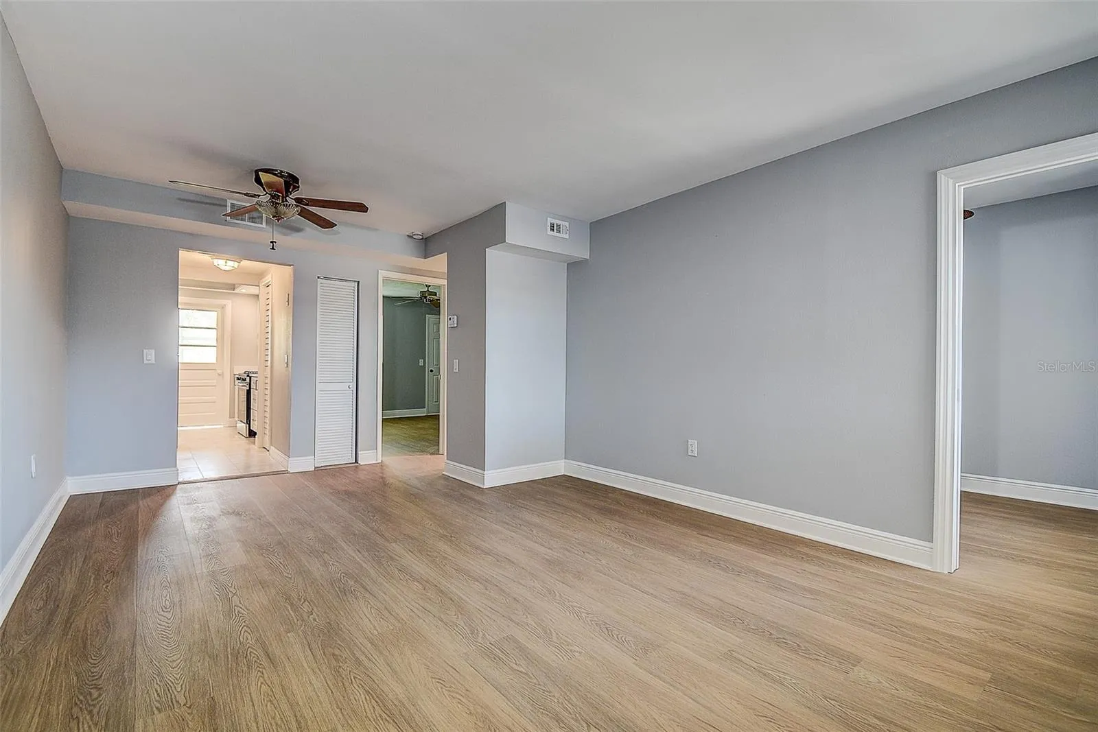Living Room/Dining Area