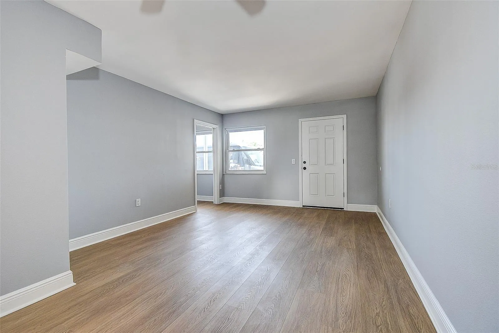 Living Room/Dining Area