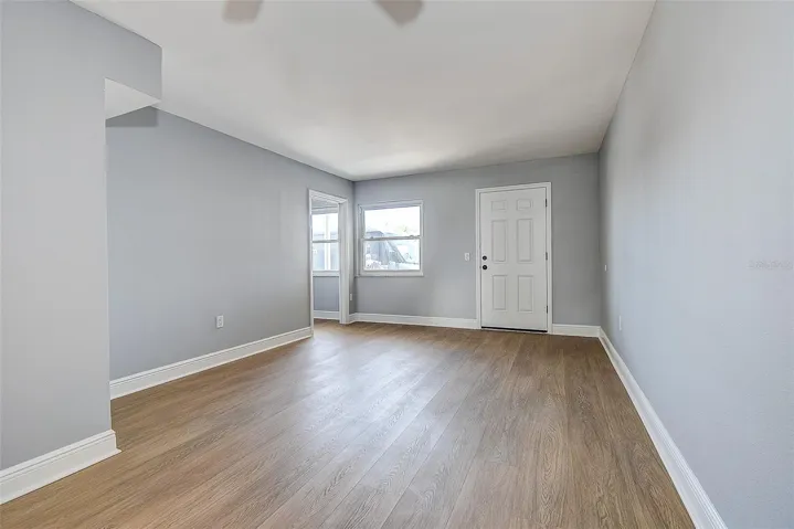 Living Room/Dining Area