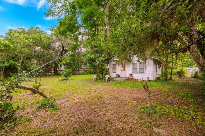 Opportunity knocks in the highly desirable 32809 zip code!