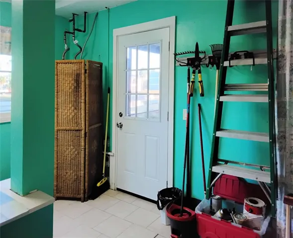 Entry to laundry room