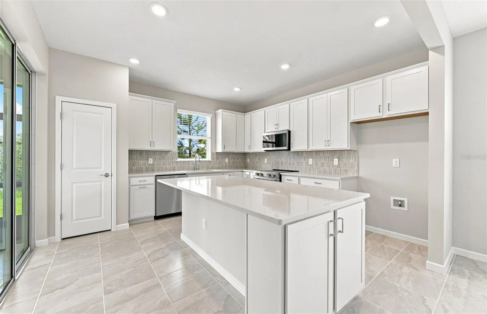Stylish Kitchen w/KitchenAid Appliances
