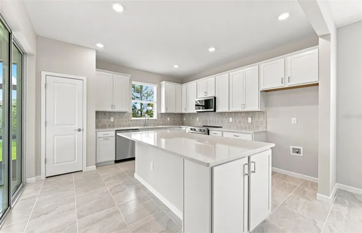 Stylish Kitchen w/KitchenAid Appliances