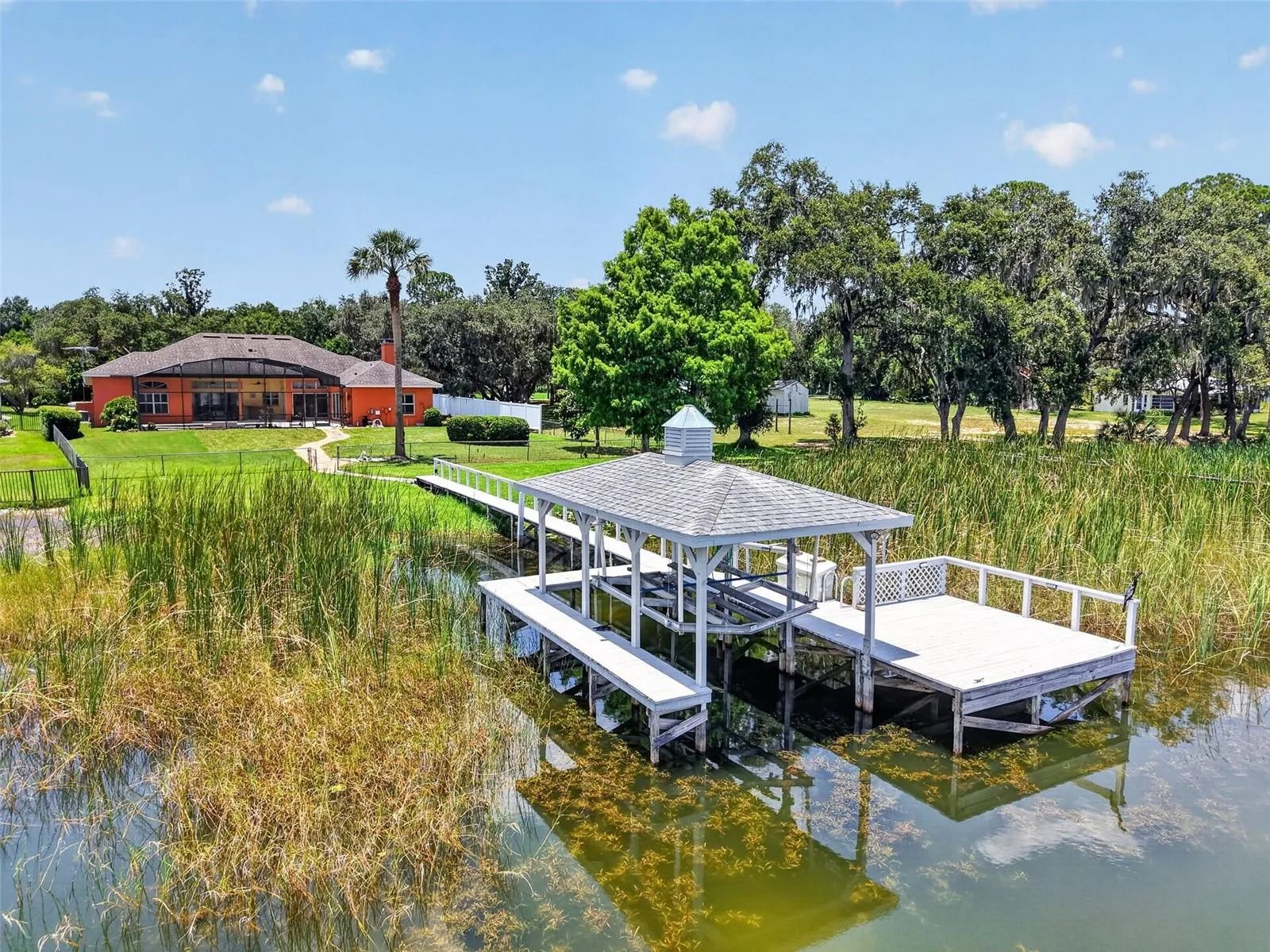 The ultimate in privacy on Lake Dora