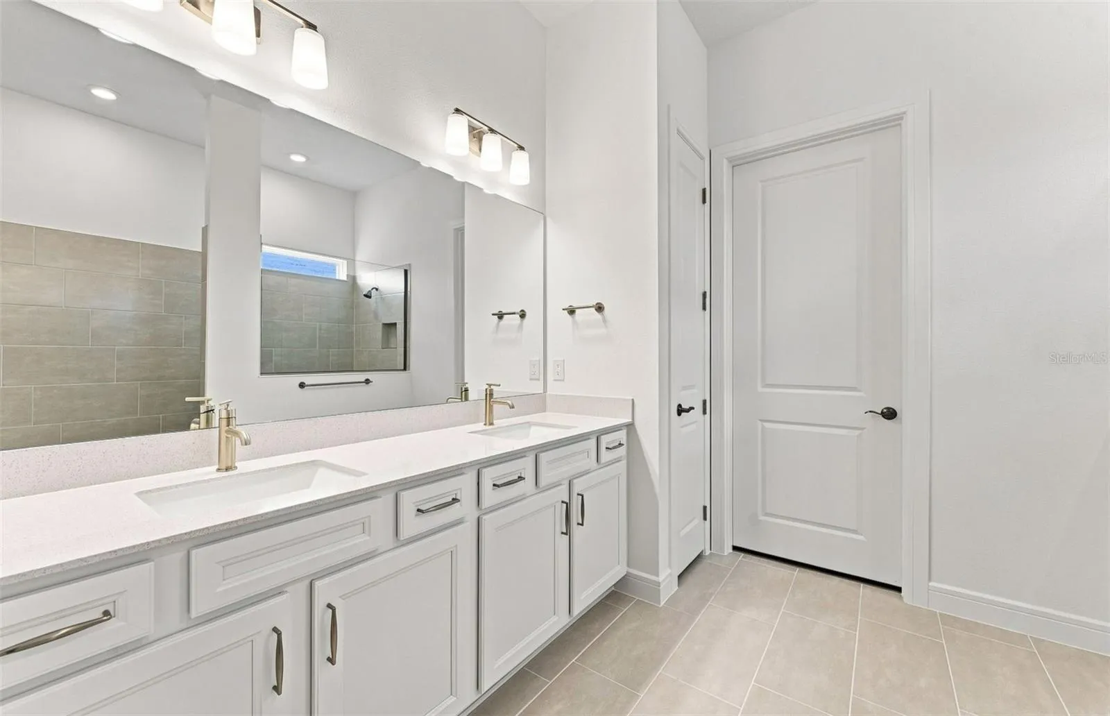 Owner's Bath w/Dual Sinks