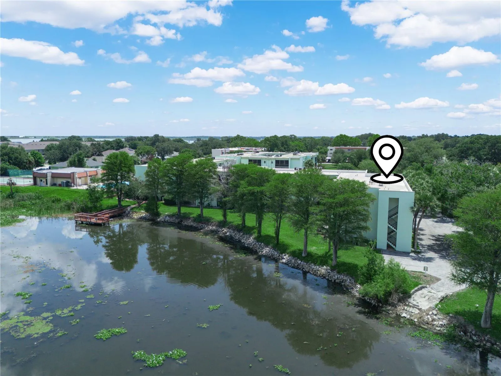Panoramic views of beautiful Lake Parker!